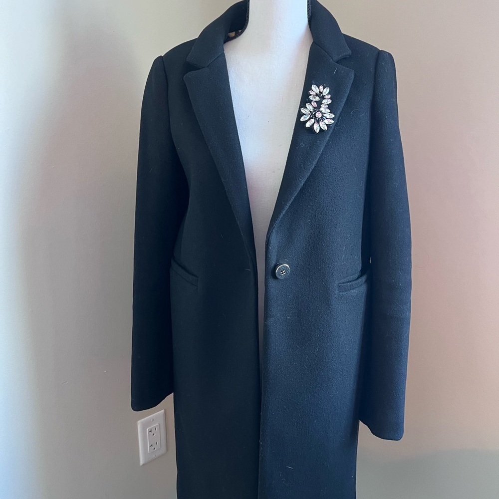 Liu-Jo coat with brooch. - Picture 1 of 4